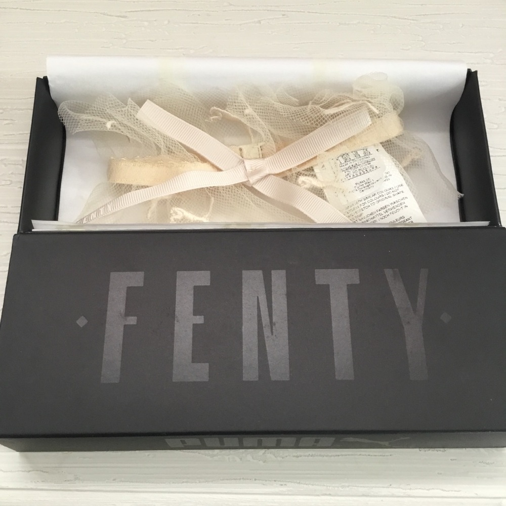 ✨NIP Rare Puma Rihanna Fenty Cream Ruffle Lace Choker Necklace